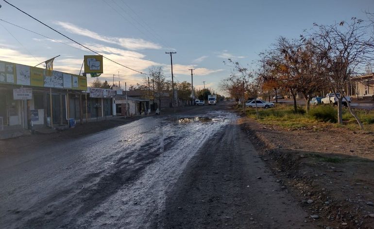 Vecinos de Las Perlas reclaman al Municipio por agua y arreglo de calles 