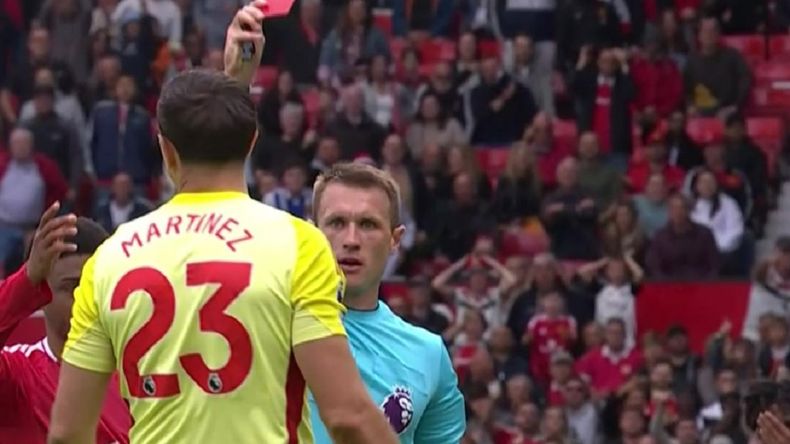 La triste despedida de Dibu Martínez del Aston Villa