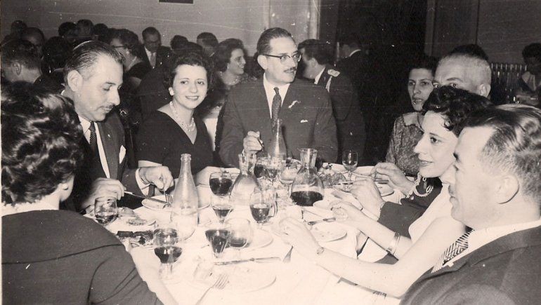 Don Héctor, esposa, Sr. Sierro Yáñez, entre otros.