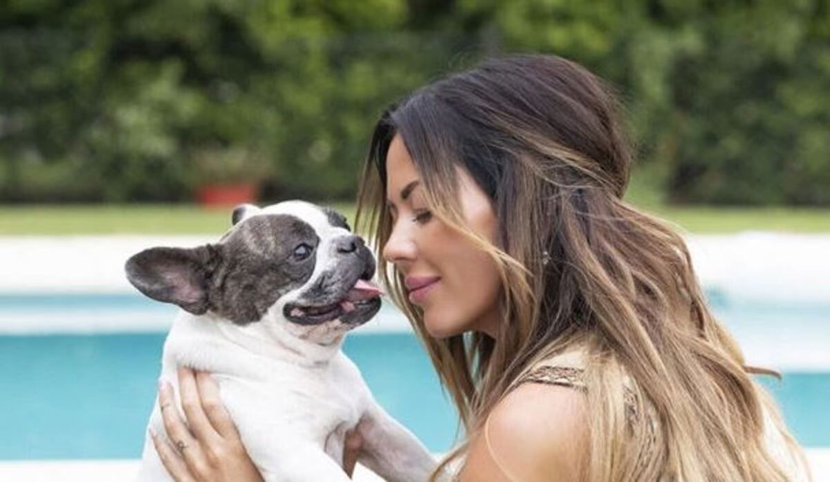Karina Jelinek y su perrita, Coco.