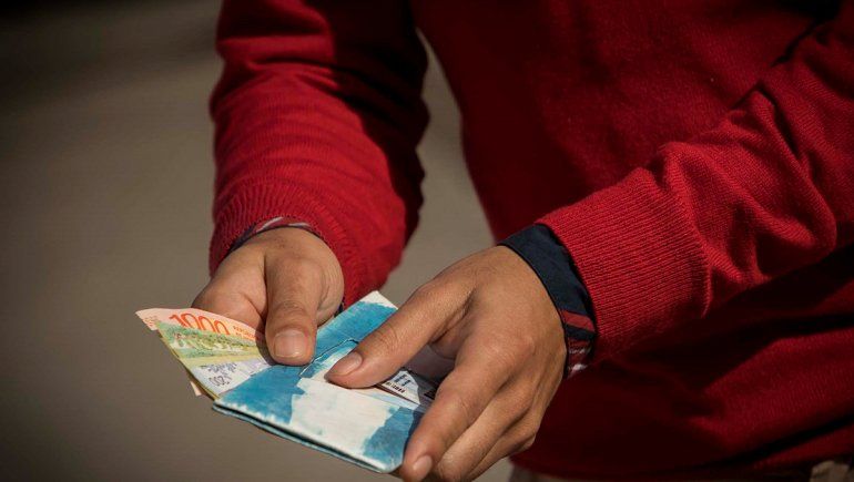 Anticiparán el pago de sueldos en Salud Pública