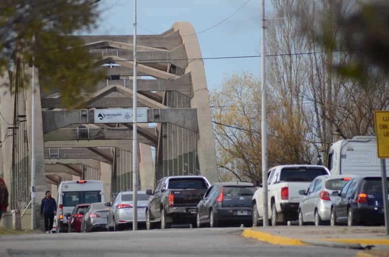 Mientras Neuquén avanza en la transformación del ingreso que conecta el puente carretero