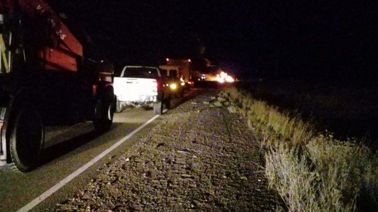 Tres personas murieron calcinadas en un choque frontal entre una camioneta y un camión