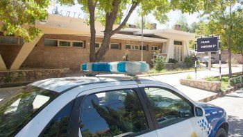 centenario: denunciaron que intentaron secuestrar a dos ninas mientras jugaban en su casa