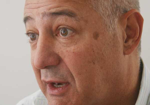 Chironi presenta sus diferencias con los rivales en la interna del domingo