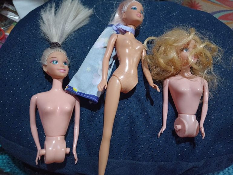 En el comedor Ubuntu Ferri, se reciben donaciones de juguetes y muñecas y se regalan el 23 de diciembre, ahí nomás de la Navidad. Muchas veces, los juguetes están rotos o les faltan partes. Por eso, se los repara y entrega en las mejores condiciones posibles. En el comedor Ubuntu Ferri, se reciben donaciones de juguetes y muñecas y se regalan el 23 de diciembre, ahí nomás de la Navidad. Muchas veces, los juguetes están rotos o les faltan partes. Por eso, se los repara y entrega en las mejores condiciones posibles.