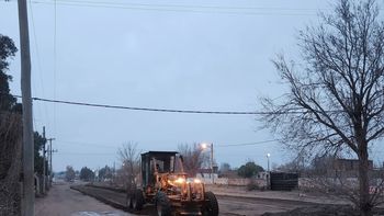 Contar con una máquina motoniveladora propia constituye un bienvenido avance para la comunidad de Las Perlas. Se podrá planificar y concretar mejor la reparación de calles. Contar con una máquina motoniveladora propia constituye un bienvenido avance para la comunidad de Las Perlas. Se podrá planificar y concretar mejor la reparación de calles.