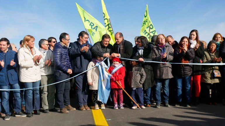 El diputado Wisky y el gobernador Weretilneck encabezaron la inauguración de un tramo de la Ruta 23.