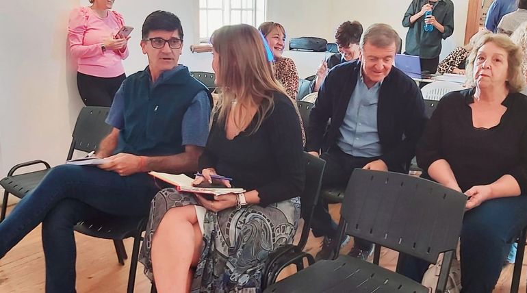 Acevedo asistió a la última reunión en reclamo por la puesta en servicio del tren entre Cipolletti y Chichinales. También participó el diputado Aníbal Tortoriello.&nbsp;