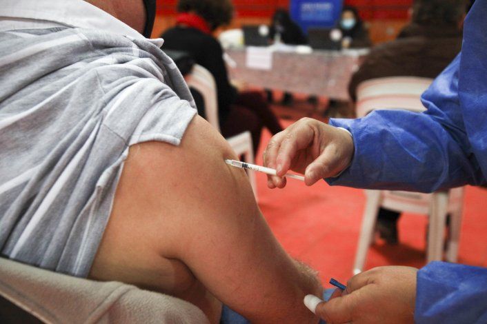 COVID: no descartan aplicar una tercera dosis si aparece una nueva variante
