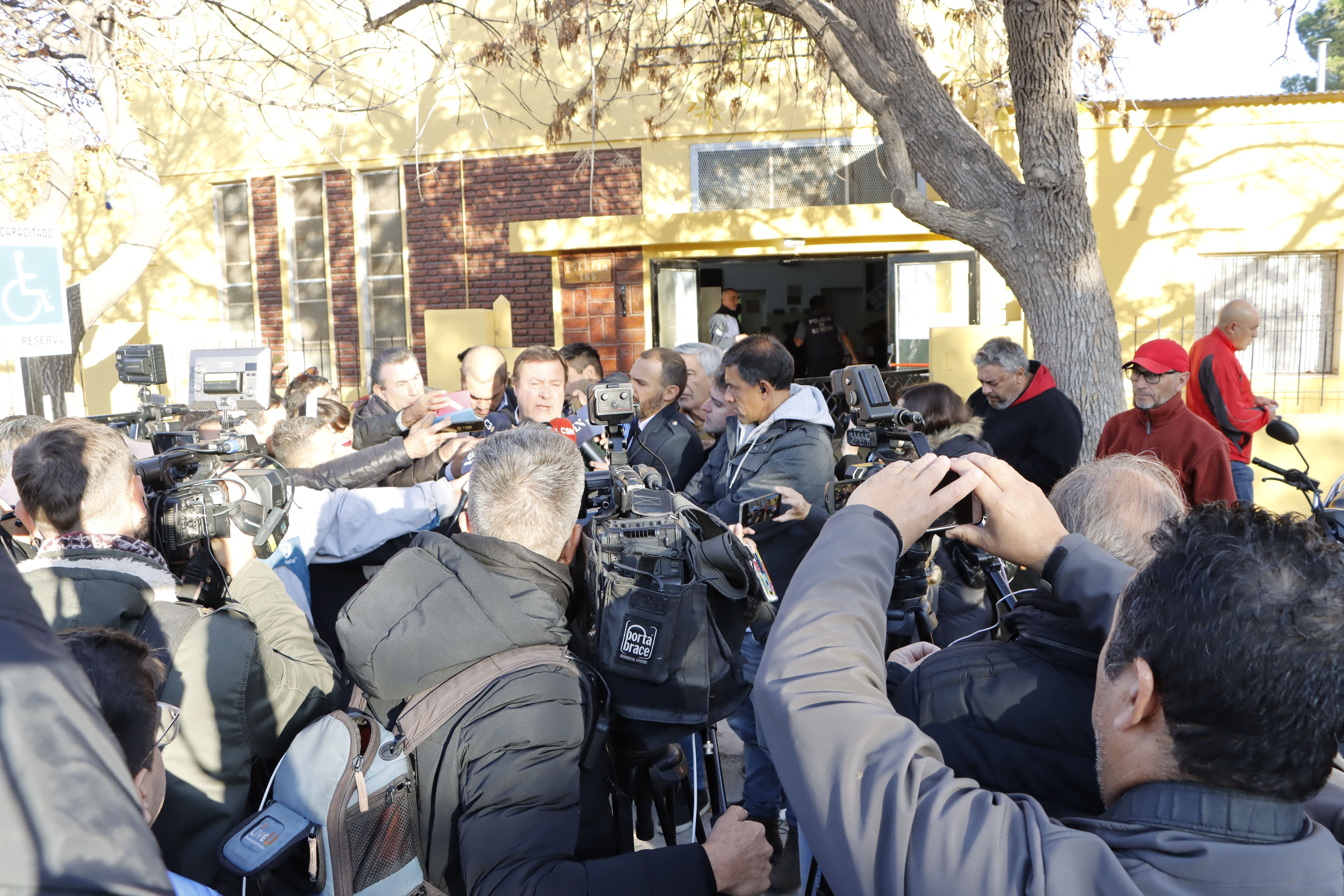 El interés de medios nacionales por las elecciones se hizo sentir en la ciudad