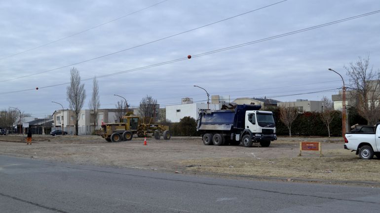 La obra de la rotonda sobre calles San Luis y Santa Cruz se estima en 180 días de corridos. La obra de la rotonda sobre calles San Luis y Santa Cruz se estima en 180 días de corridos.