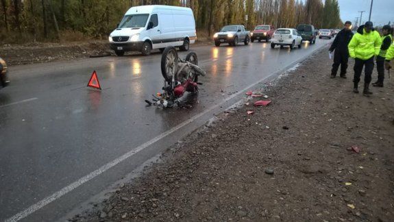 El accidente ocurrió en la Ruta Chica, entre Cipolletti y Fernández Oro.