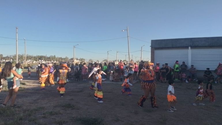 La murga La Bufona Carpocapsa mostró su arte y dedicación.