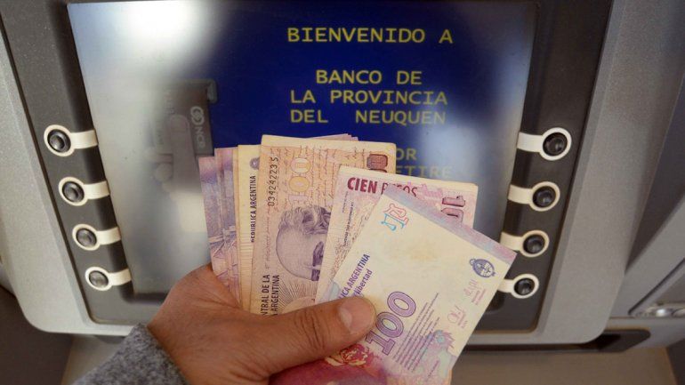 La mitad de los argentinos con ingresos gana hasta $9 mil al mes copy