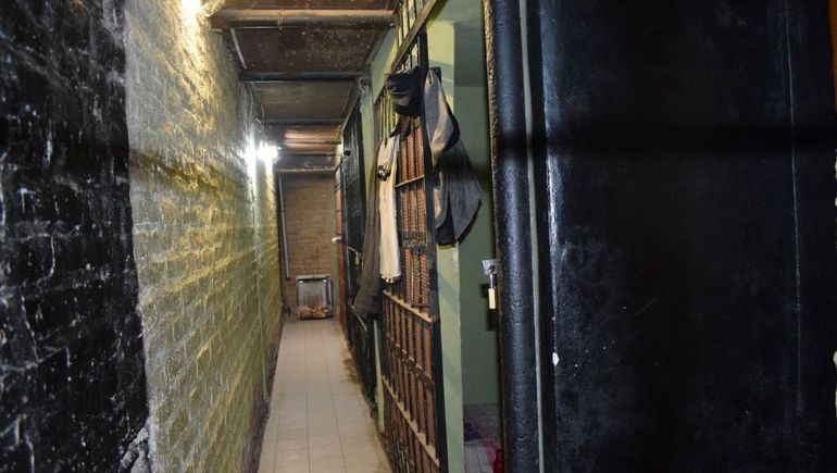 El acusado del ataque está detenido en uno de los calabozos de la Comisaría 32. El acusado del ataque está detenido en uno de los calabozos de la Comisaría 32.