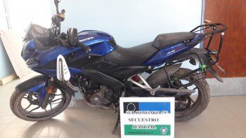 robaron una moto, intentaron darse a la fuga y fueron presos