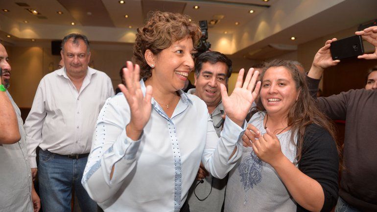 Carreras hizo historia  con un triunfo aplastante