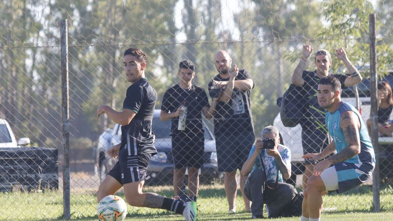 Gonzalo Lucero, en el amistoso que jugaron Cipolletti y Deportivo Rincón hace dos semanas. Fotos: Anahí Cárdena