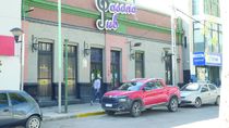 La joven ya fallecida había sido trasladada al hospital Castro Rendón desde el boliche La Casona.