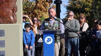Ricardo Flores brindó un discurso durante el acto por el 2 de abril en General Roca. Foto: Gentileza (ANRoca-Tania Domenicucci)