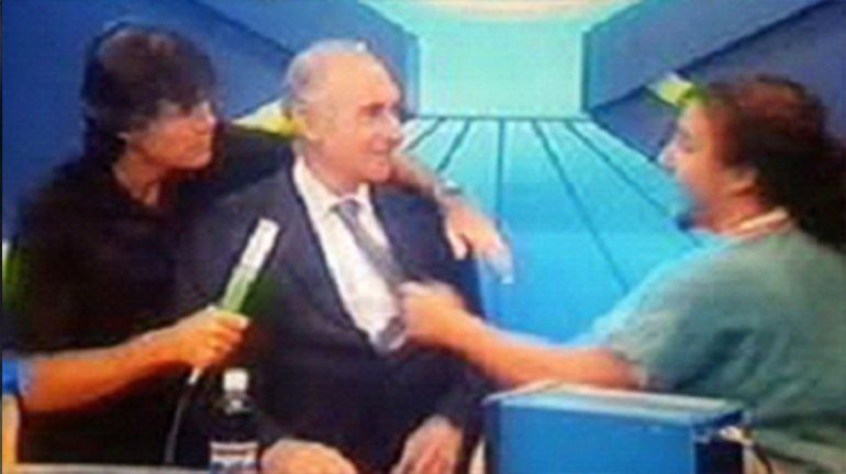 El día que De La Rúa la pasó mal en el programa de Tinelli y fue salvado por el Oso Arturo