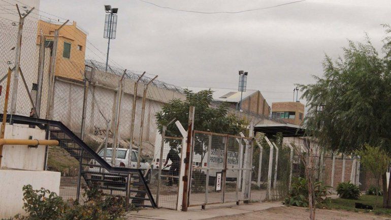 Video: motín de presos en Roca en reclamo de visitas