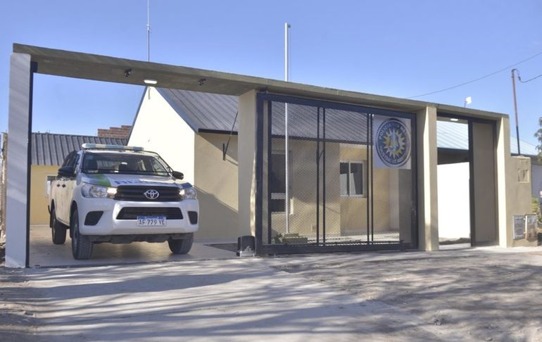 Personal de la Subcomisaría 69° intervino en el procedimiento de detención. Foto: Gentileza.