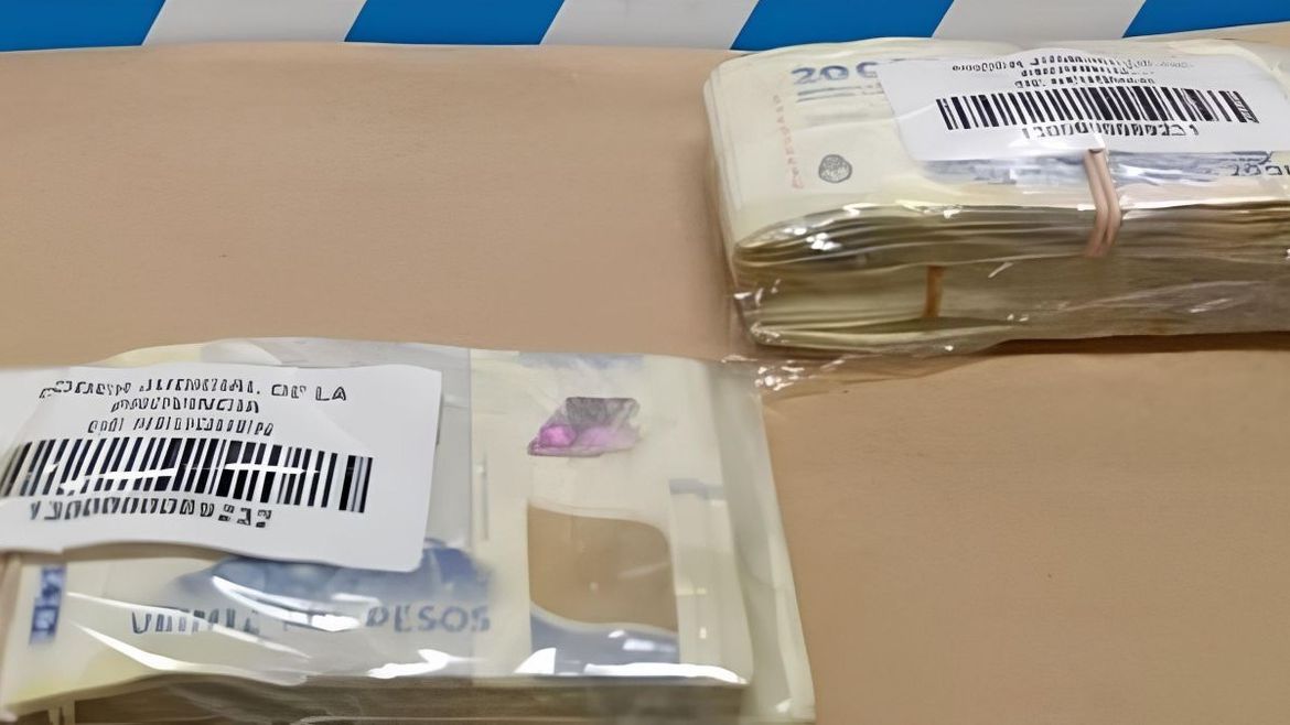 La Policía rionegrina secuestró poco más de 7.5 millones de pesos secuestraron en Plottier, en la causa que investiga supuestas estafas por la venta de terrenos en Ferri donde no se puede construir. | LMCipolletti.com La Policía rionegrina secuestró poco más de 7.5 millones de pesos secuestraron en Plottier, en la causa que investiga supuestas estafas por la venta de terrenos en Ferri donde no se puede construir.