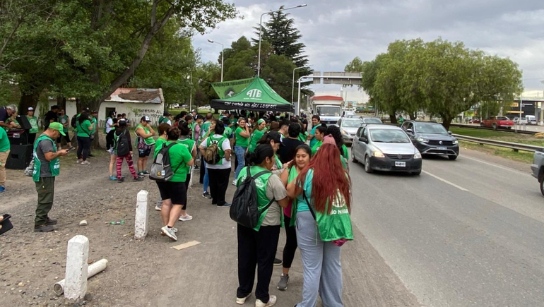 Según el sector estatal, se registró una pérdida del 30% en los salarios. Según el sector estatal, se registró una pérdida del 30% en los salarios.