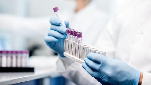 Covid-19: medicamento disminuiría la infección en un 70%