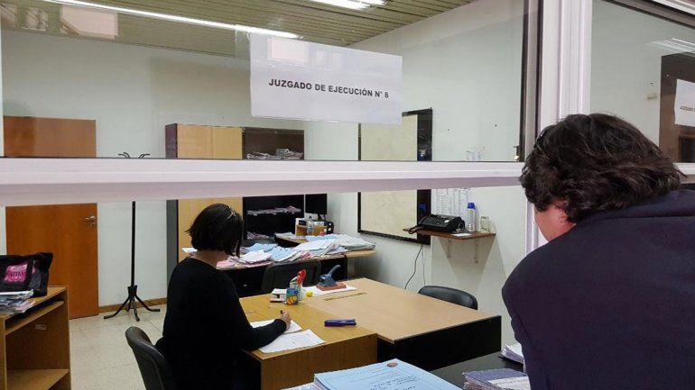 La sala de audiencias del Juzgado de Ejecución 8 de Cipolletti fue el escenario del día de furia de Marcelino Oliva.