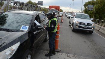 volvieron los controles y las demoras en los puentes carreteros 