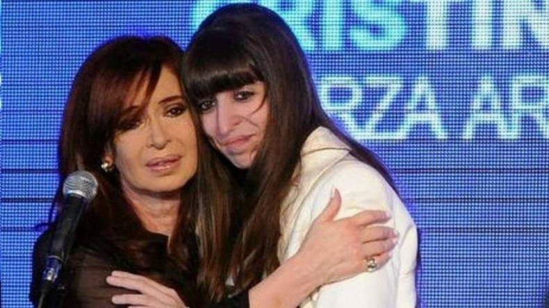 Cristina junto a su hija Florencia Kirchner, quien quedó sobreseída.
