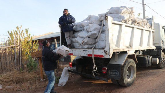 La ola polar aumentó la entrega de leña en Cipolletti