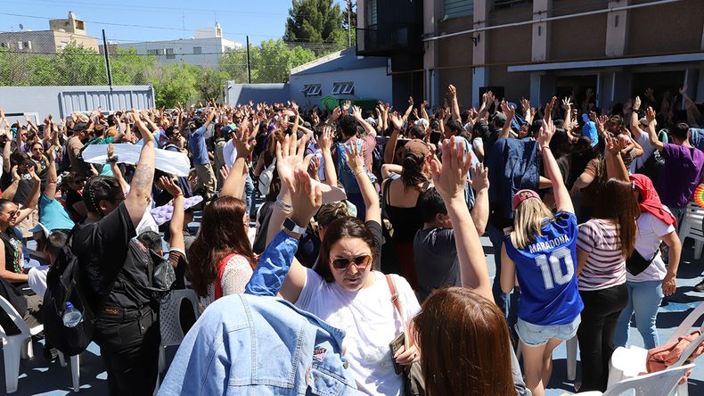 ATEN rechaza la oferta del Gobierno con un paro por 48 horas: qué pide el gremio docente | LMCipolletti.com ATEN rechaza la oferta del Gobierno con un paro por 48 horas: qué pide el gremio docente