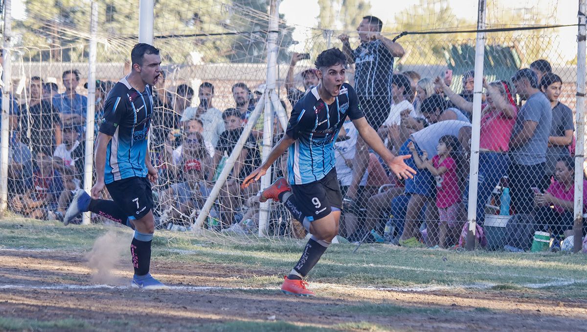 Acevedo, el autor del gol de Pillmatun en la final de la Liga.