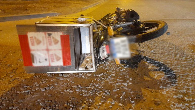 Chocó a un joven que hacía delivery y se dio a la fuga