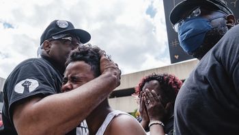 video impactante: policia mato con mas de 60 disparos a un afroamericano