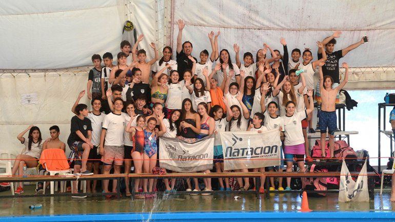 La natación albinegra, a un paso de la coronación