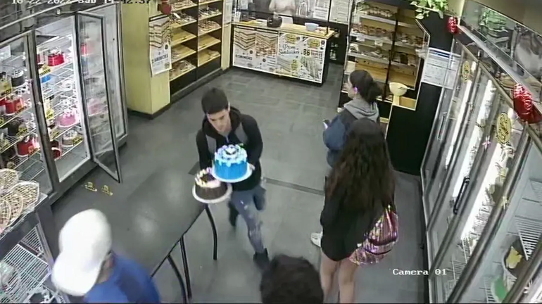 Asaltaron una panadería y se llevaron hasta las tortas