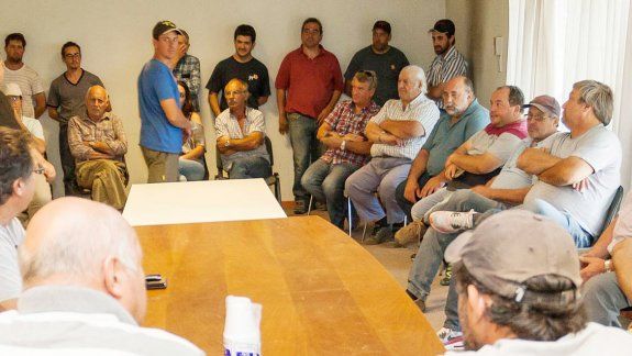 Los chacareros se reunieron ayer en la Secretaría de Fruticultura.