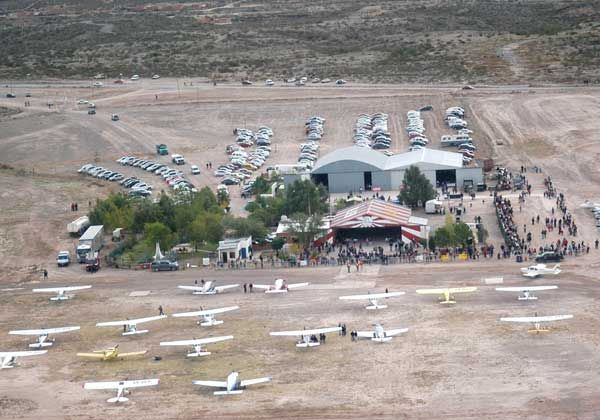 Espectacular show aéreo convocó a una multitud de valletanos en Allen