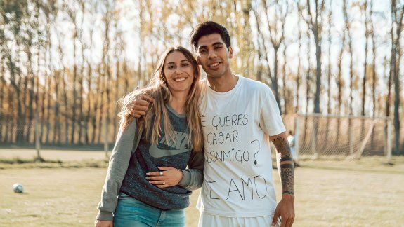 Metió un gol y le pidió casamiento a su novia