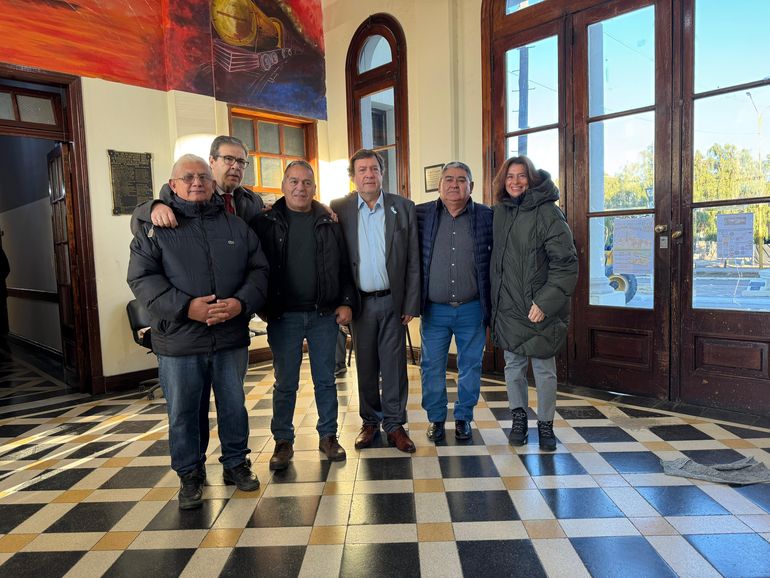 El Gobernador reunido con el Intendente de San Antonio Oeste y representantes del SOPSAO.