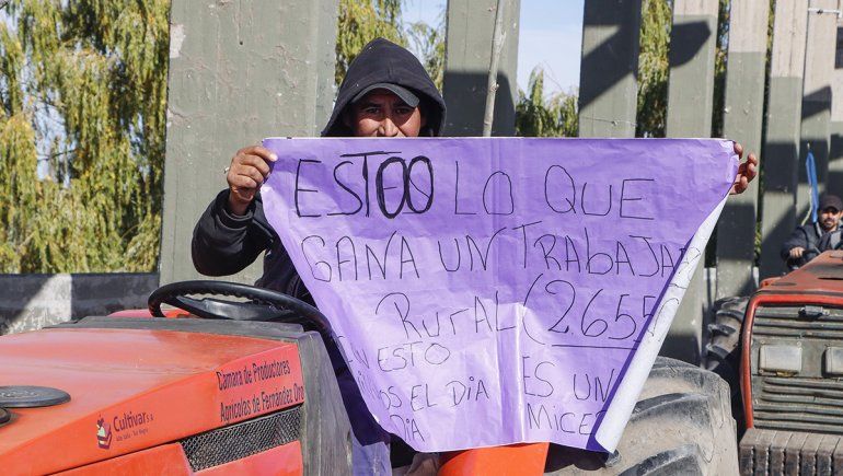 En imágenes, el multitudinario tractorazo que copó la Ruta 22