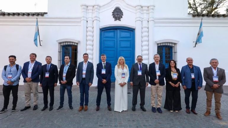 Intendentes en la creaci&oacute;n del COFEIN en Tucum&aacute;n.