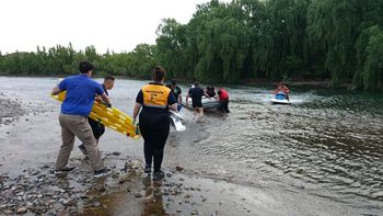 El rescate en el río Neuquén se produjo este lunes.