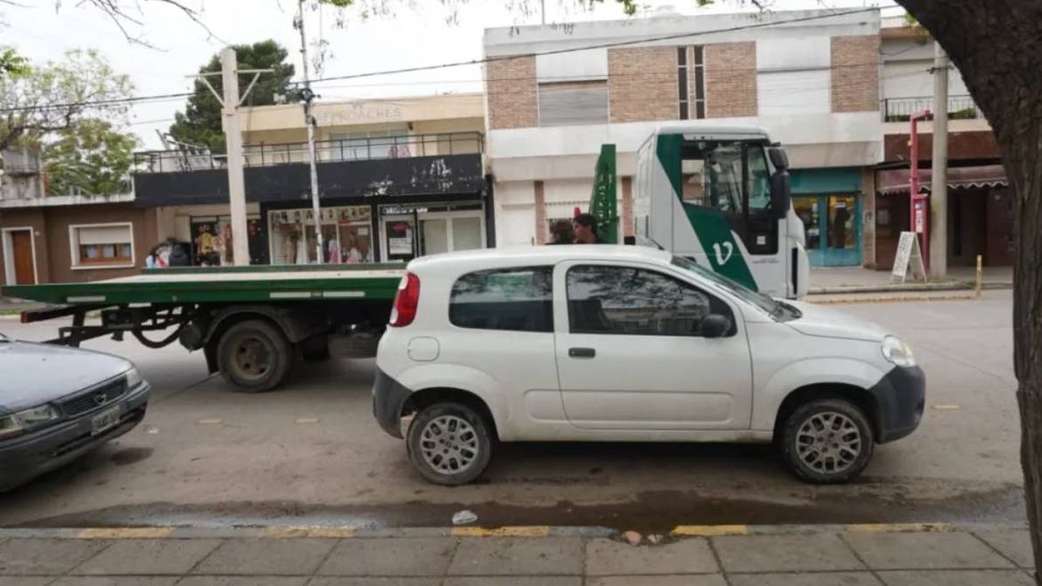 El auto que fue secuestrado por los inspectores. Fotos Noticias Net.