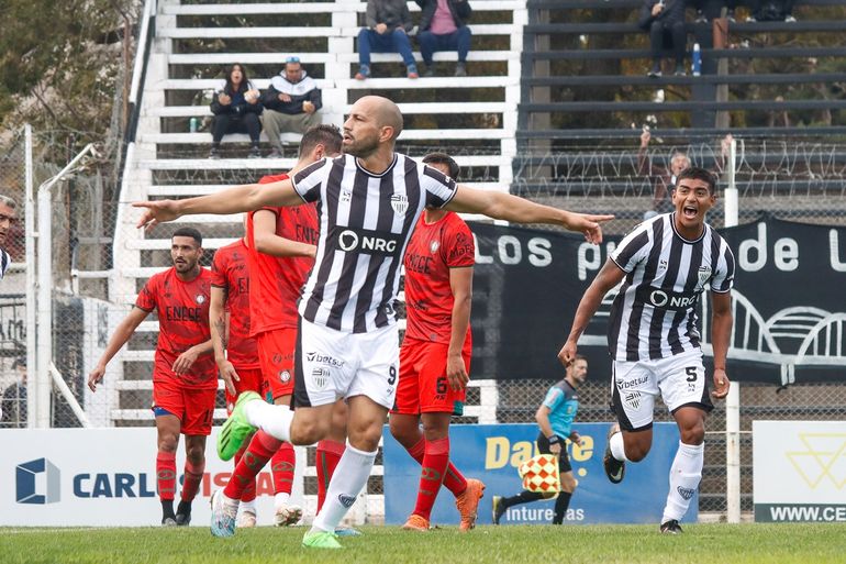 Juan Amieva, el 9 que cortó la racha sin goles: Sufrimos, pero esto es Cipolletti